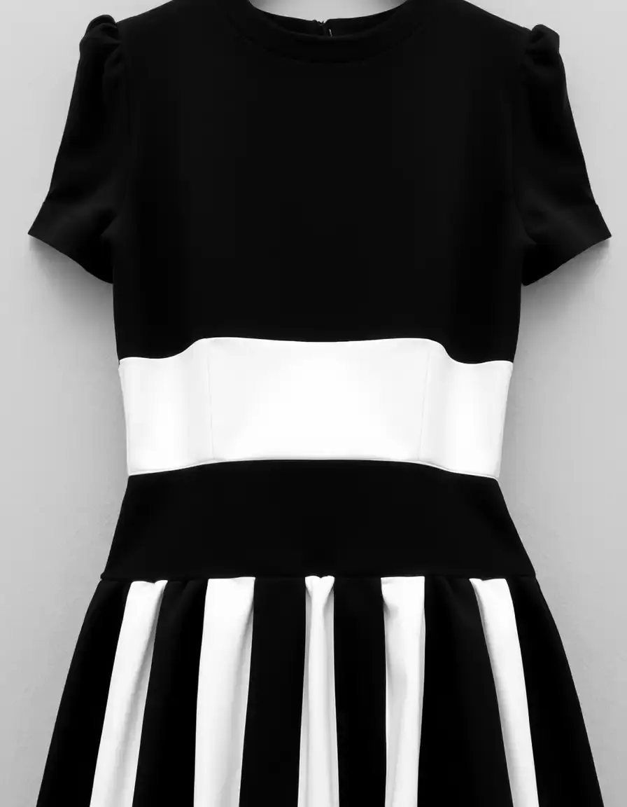 Colorblock Black White - Robe bicolore structurée