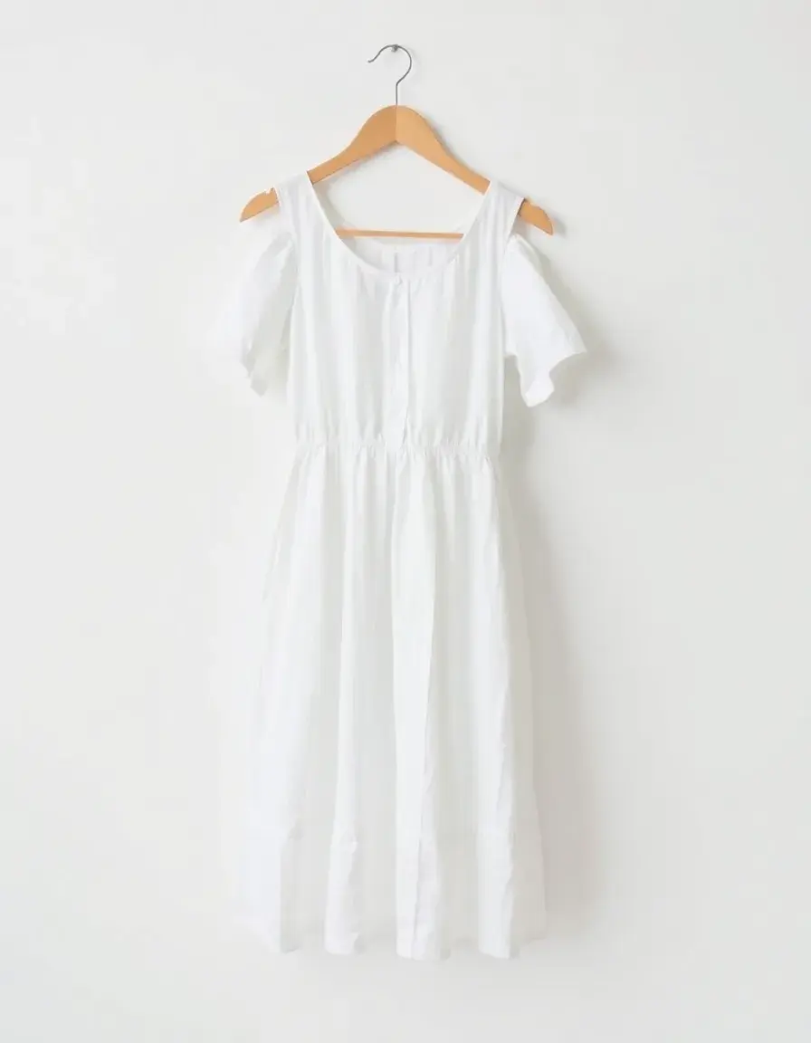 Robe d'été légère en coton blanc